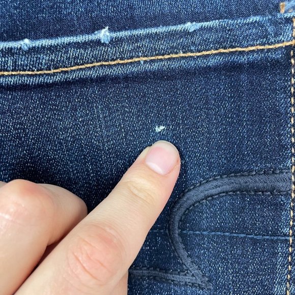 American Eagle Woman's 2 Hi-Rise Shortie Denim Shorts Dark Wash Summer Cut‎ Offs - Picture 7 of 9